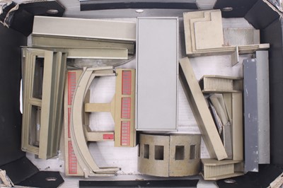 Lot 574 - One tray containing Trix Twin manyways station...