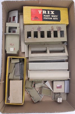 Lot 575 - One tray containing Trix Twin Manyways station...