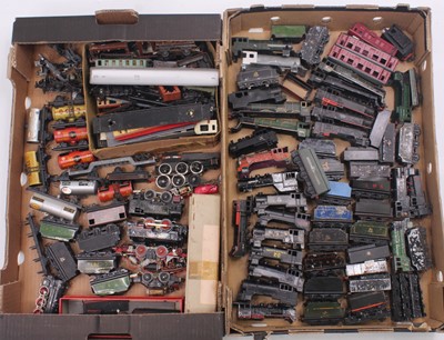 Lot 566 - Two trays of Trix Twin 00 gauge loco bodies,...