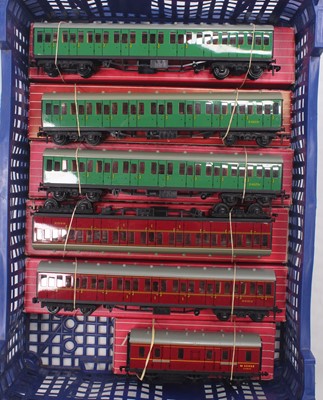 Lot 269 - Five Hornby-Dublo Super Detail suburban...