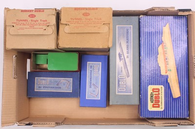 Lot 261 - Tray of Hornby-Dublo accessories: D1 Through...
