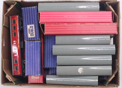 Lot 263 - 20 Hornby-Dublo tinplate coaches: Boxed – 2 x...