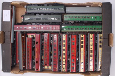 Lot 254 - Tray of approx. 30 Hornby-Dublo (mostly...