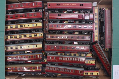 Lot 255 - Tray of approx. 34 Hornby-Dublo (mostly...