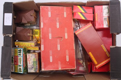 Lot 488 - Tray of various 00-gauge items: Hornby – R180...