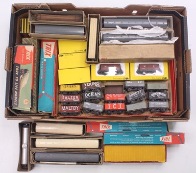 Lot 581 - One tray containing Trix Twin 00 gauge wagons...