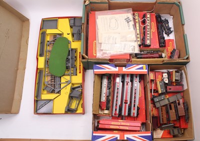 Lot 502 - Three Trays containing 00 gauge Triang locos,...