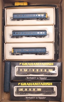 Lot 673 - A small collection of N gauge to include a...