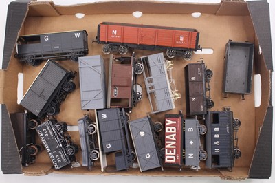 Lot 197 - One tray of mainly finescale 0 gauge wagons,...