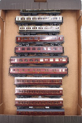 Lot 605 - 00 gauge kit-built coaches, to include three...