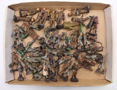 Lot 1953 - A tray of Elastolin, Lineol, and similar...