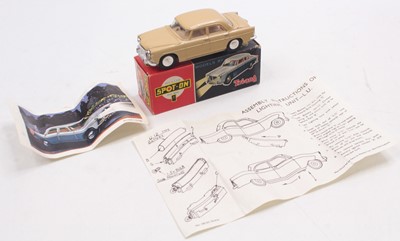 Lot 1689 - A Triang Spot-On Models No. 157 Rover 3L,...