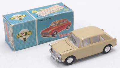 Lot 1701 - A Triang Spot-On Models No. 262 Morris 1100...