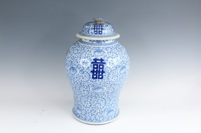 Lot 2182 - A large Chinese blue and white covered jar,...