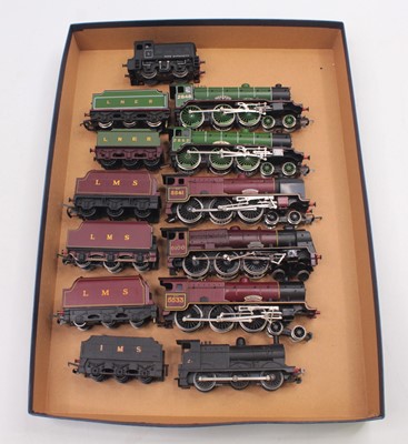 Lot 453 - Seven 00 gauge locos to include a Hornby B17...
