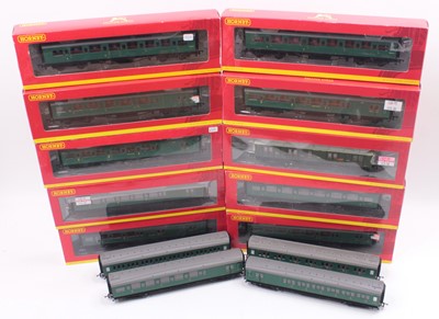 Lot 427 - A tray containing 14 00 gauge Hornby Maunsell...