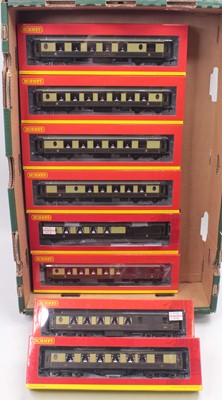 Lot 447 - A tray containing 8 Hornby 00 gauge Super...