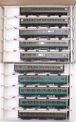 Lot 432 - Ten Hornby 00 gauge Maunsell coaches to...