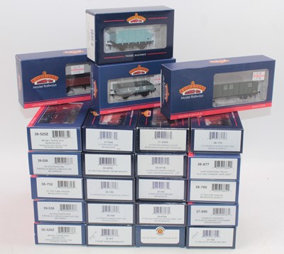 Lot 463 - Twenty-four Bachmann Branchlines 00 gauge...