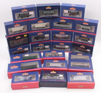 Lot 464 - Twenty-four Bachmann 00 gauge wagons, to...