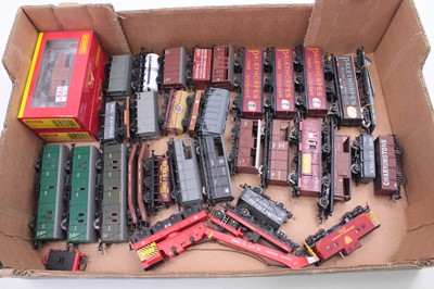 Lot 467 - One tray containing 34 boxed and unboxed 00...