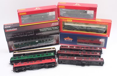 Lot 437 - One tray containing various 00 gauge coaches...