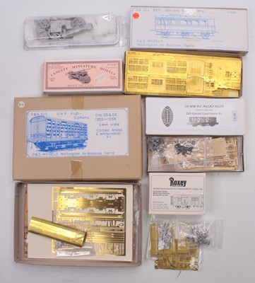 Lot 604 - A collection of 00 gauge kits to include a D&S...