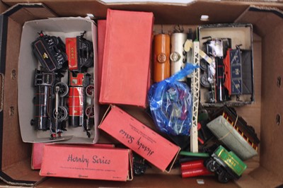 Lot 119 - A large tray containing mostly Hornby items in...