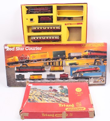 Lot 484 - Two Triang and early Hornby 00 gauge train...