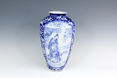 Lot 2261 - A Japanese blue and white vase, early 20th...