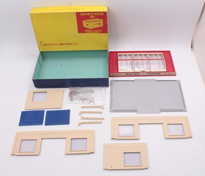 Lot 1167 - Dinky Toys No. 785 Service Station moulded kit,...