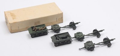 Lot 1070 - Dinky Toys No.162 Three Field Gun Unit...