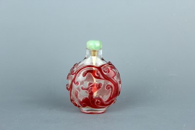 Lot 2010 - A Chinese red overlay transparent glass snuff...