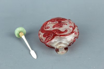 Lot 2010 - A Chinese red overlay transparent glass snuff...