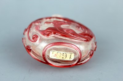 Lot 2010 - A Chinese red overlay transparent glass snuff...