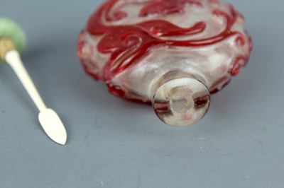 Lot 2010 - A Chinese red overlay transparent glass snuff...