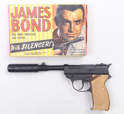 Lot 1304 - Lone Star "James Bond" 100 Shot Repeater Cap...