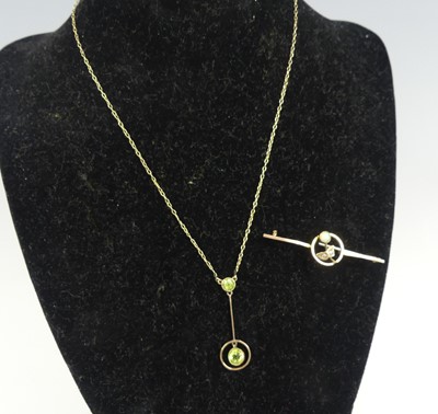 Lot 2521 - A yellow metal peridot pendant, comprising a...