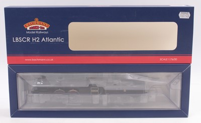 Lot 305 - 31-921 Bachmann Branch-Line 00 gauge H2 class...