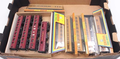 Lot 507 - Two trays containing 24x 00 gauge early Hornby...