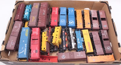 Lot 658 - One tray containing various HO gauge wagons...
