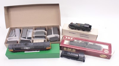 Lot 450 - One tray containing an Airfix 00 gauge 4F in...