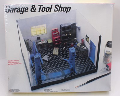 Lot 726 - Fujimi/Testors 1.24 scale plastic kit, 430...