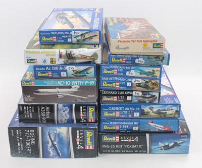 Lot 588 - Collection of 14 mixed scale 1/72 and 1/144th...