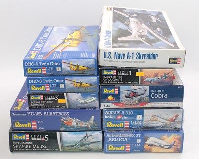 Lot 835 - 10 various boxed Revell mixed scale plastic...