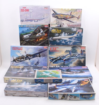 Lot 823 - 11 various boxed mixed scale Academy Minicraft...