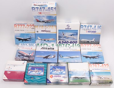 Lot 885 - One tray containing 14 various diecast...