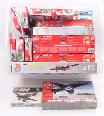 Lot 842 - 17 various Airfix mixed scale aircraft kits,...