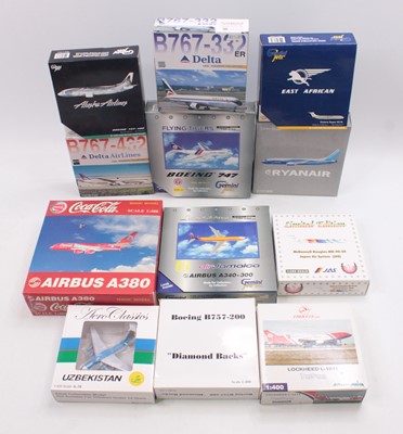 Lot 892 - One tray containing 12 various diecast...