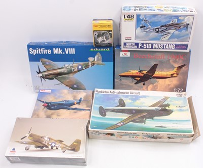 Lot 812 - One tray containing seven various plastic...